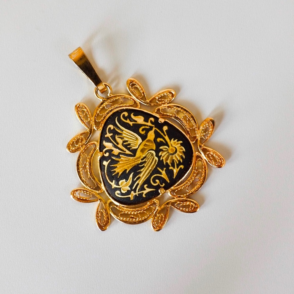 VINTAGE Golden Heritage Cameo Pendant